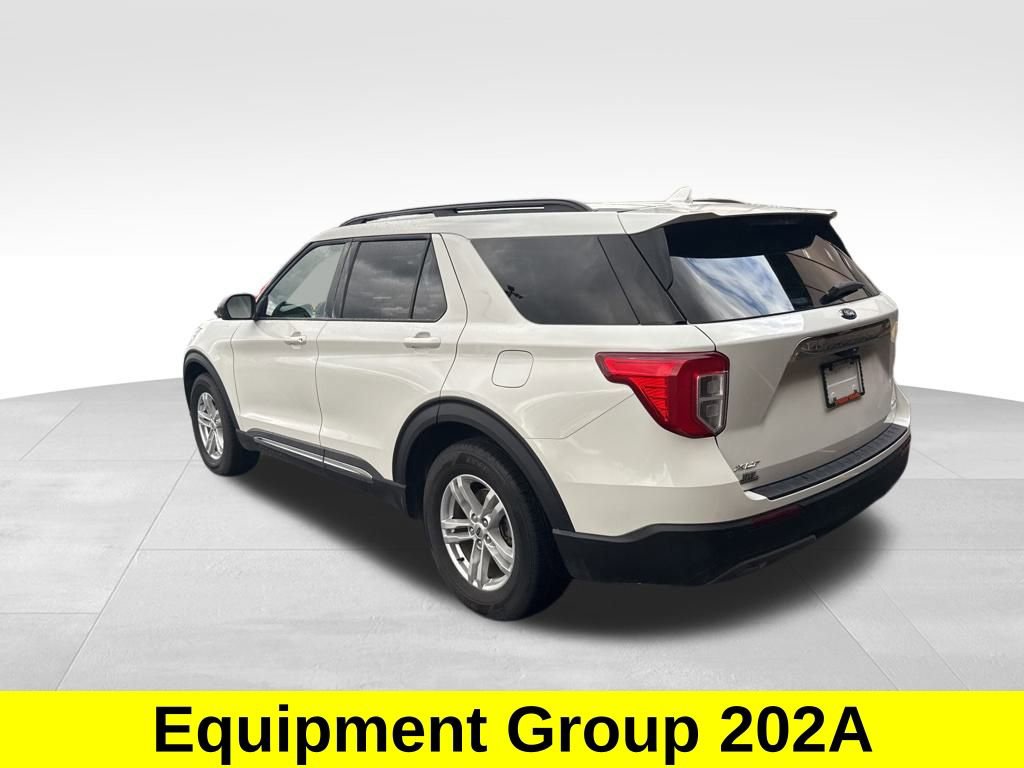 Used 2022 Ford Explorer XLT w/ Equipment Group 202A image 3