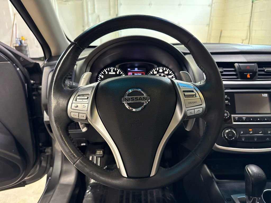 Used 2017 Nissan Altima 2.5 SR w/ Midnight Edition Package FWD image 9