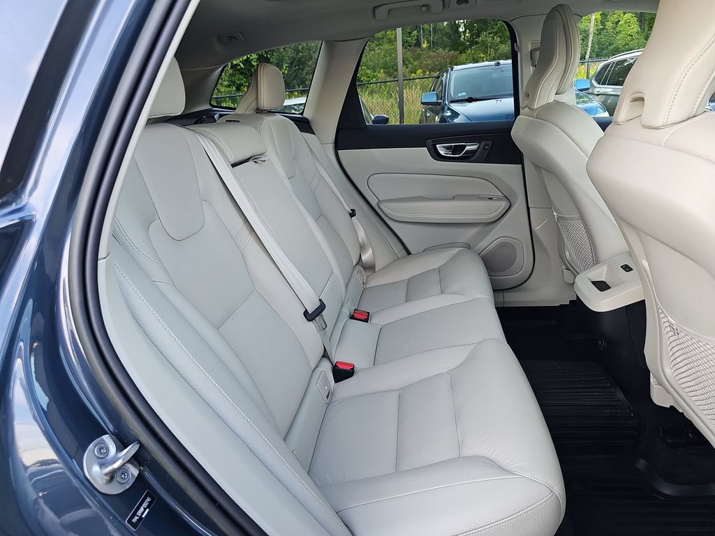 Used 2023 Volvo XC60 B5 Plus w/ Climate Package AWD/4WD image 27