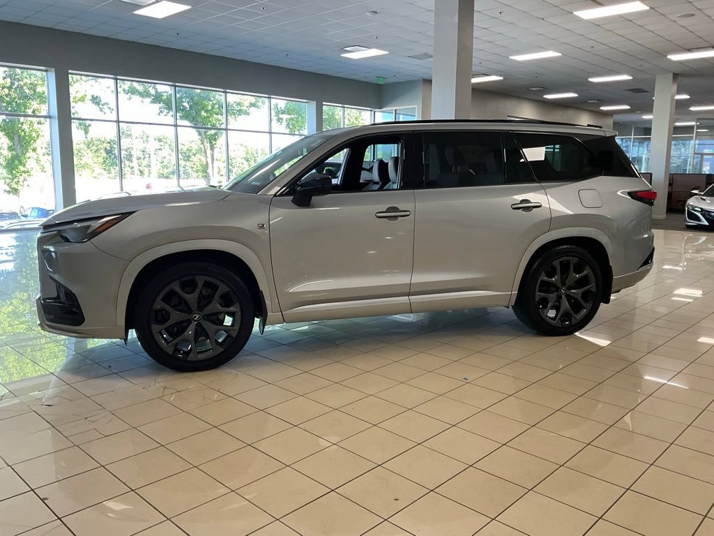 Used 2025 Lexus TX 500h AWD w/ Technology Package image 4