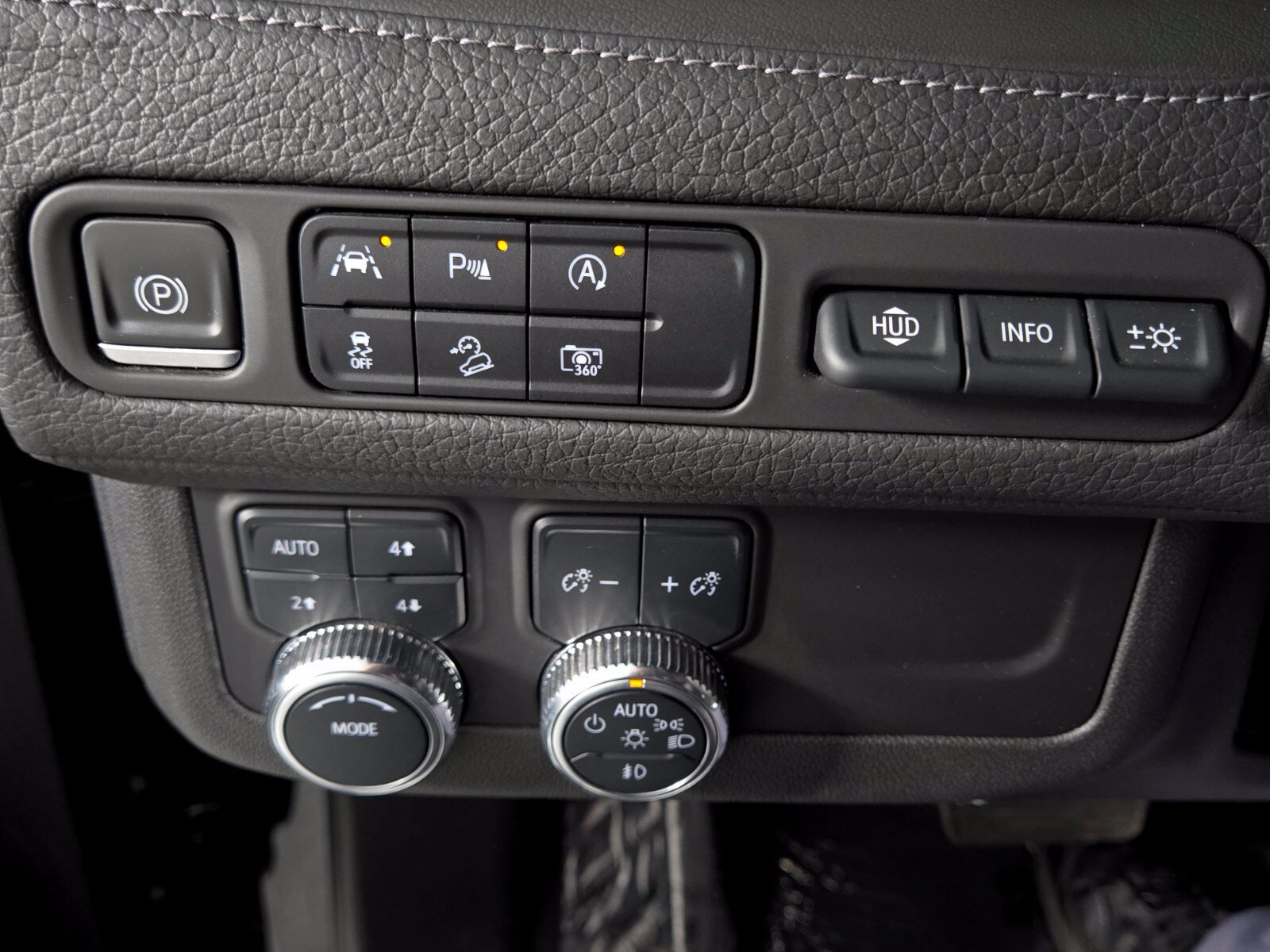 Used 2023 GMC Yukon Denali AWD/4WD image 24