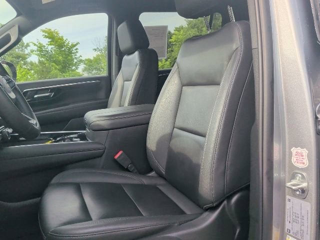 Certified 2025 Chevrolet Suburban Z71 AWD/4WD image 15