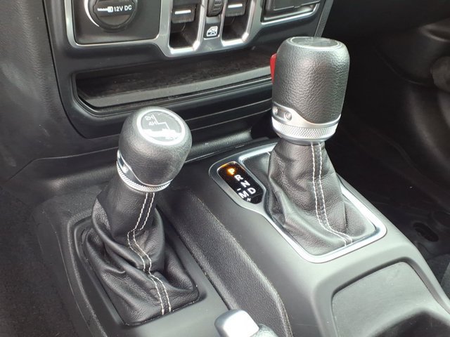 Used 2019 Jeep Wrangler Unlimited Sahara AWD/4WD image 14