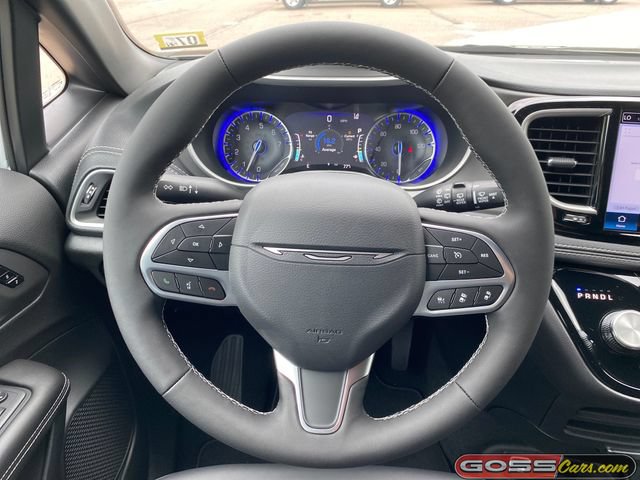 New 2027 Chrysler Pacifica Select AWD/4WD image 16