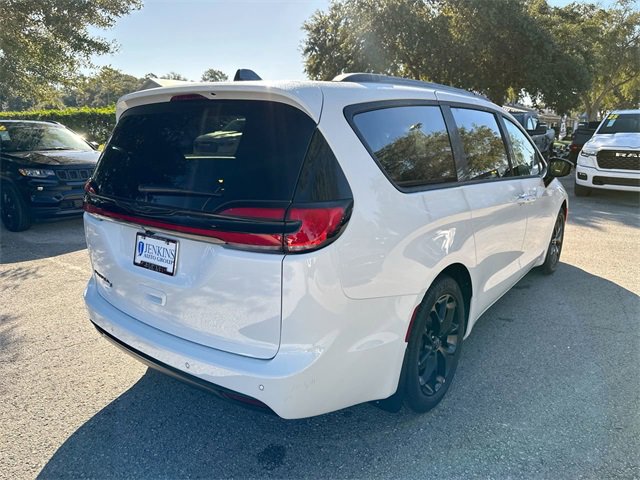 New 2026 Chrysler Pacifica Select w/ S Appearance Package image 4