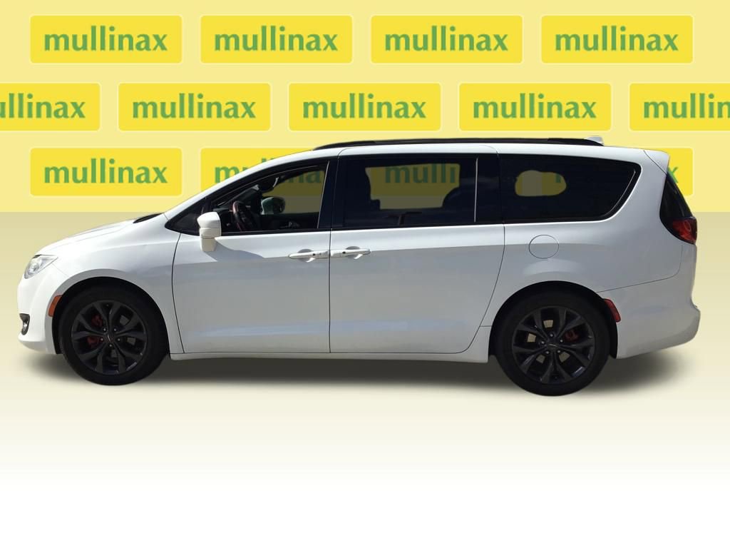 Used 2019 Chrysler Pacifica Touring-L Plus w/ S Appearance Package image 10