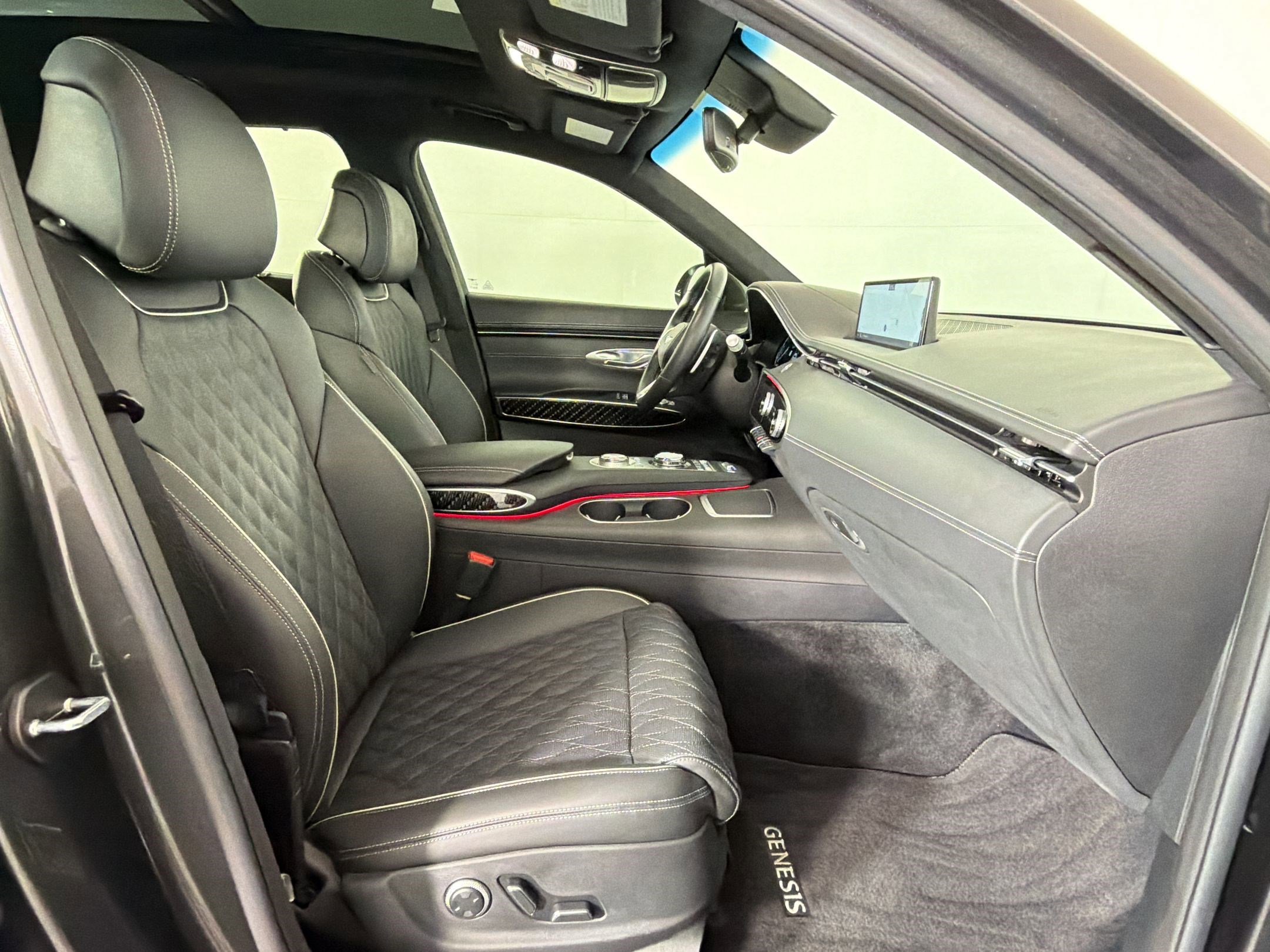 Used 2024 Genesis GV70 3.5T Sport w/ Sport Prestige Package image 31