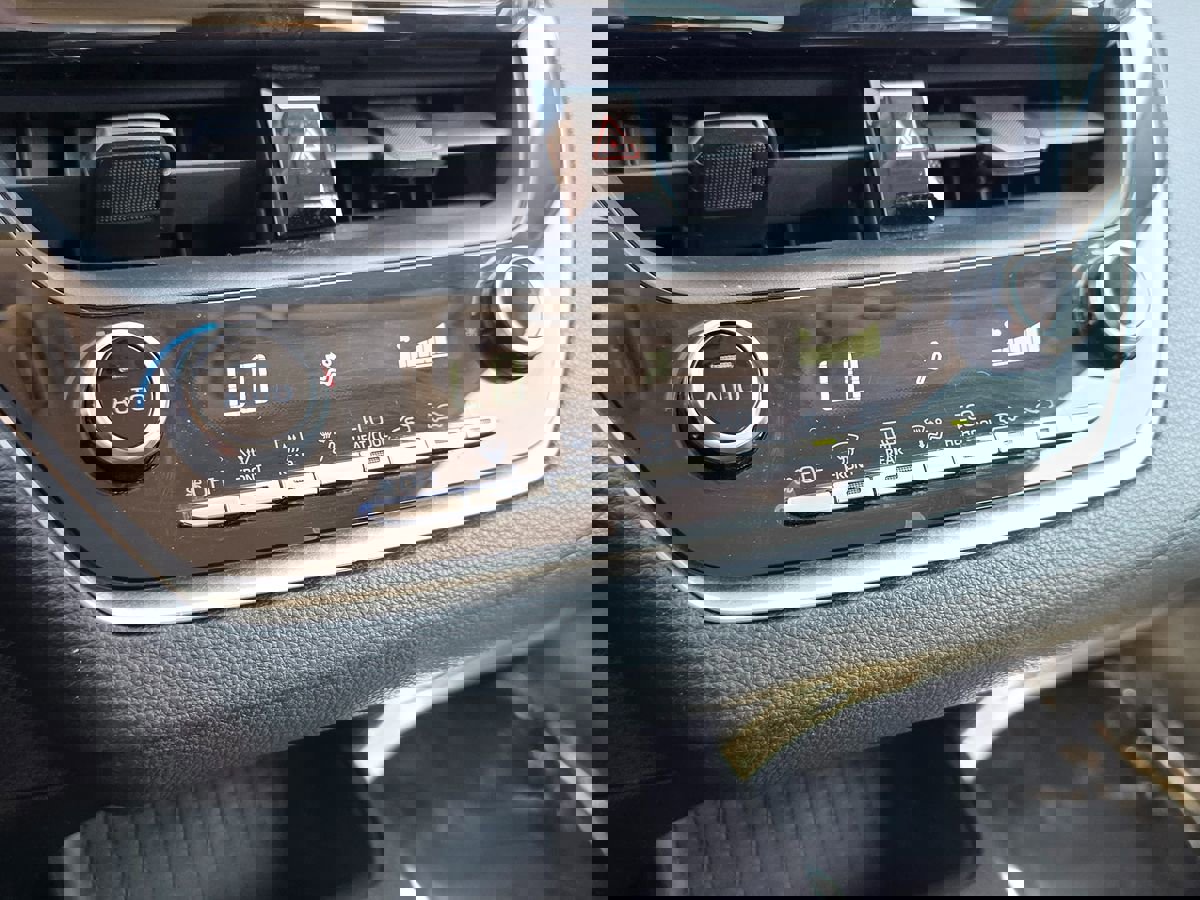 Used 2022 Toyota Corolla LE image 35