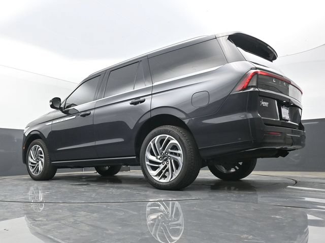 Used 2025 Lincoln Navigator Reserve AWD/4WD image 46