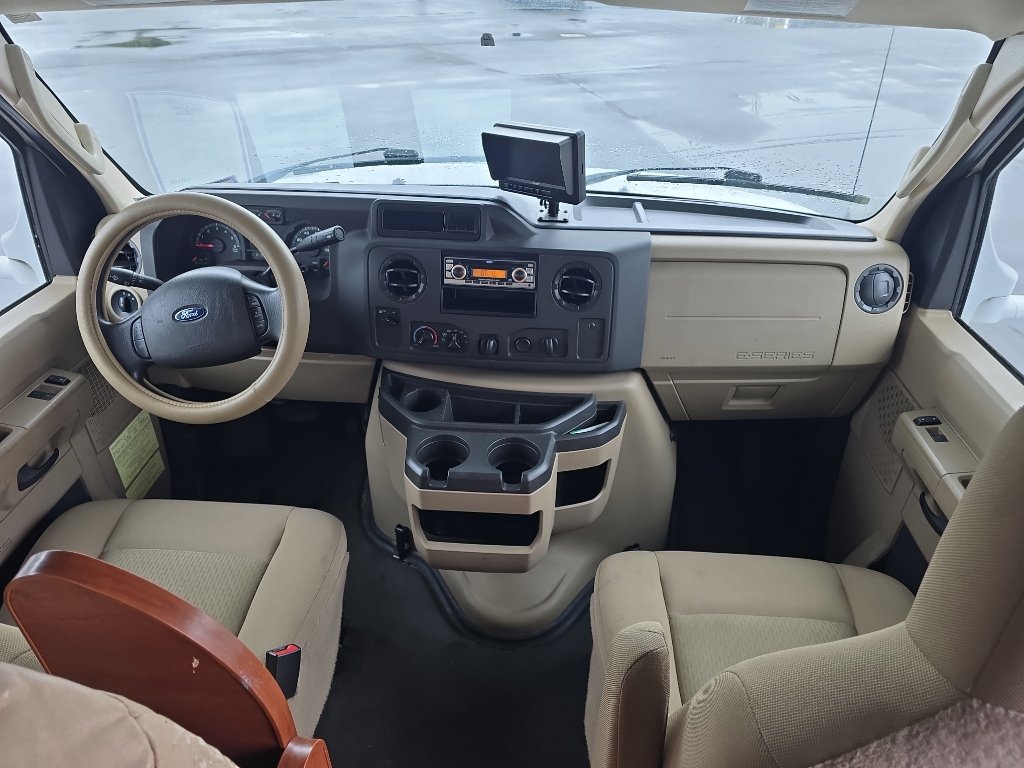 Used 2014 Ford E-350 and Econoline 350 Super Duty RWD image 16