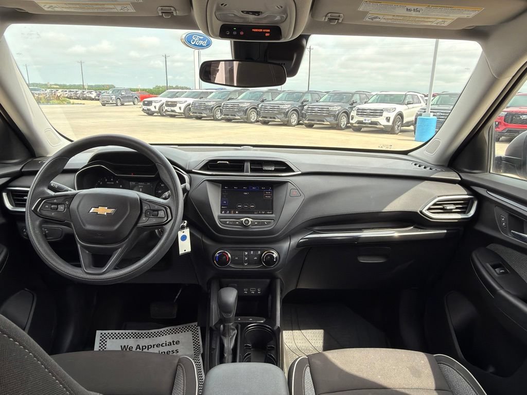 Used 2021 Chevrolet TrailBlazer LS w/ LPO, Blackout Package FWD image 16