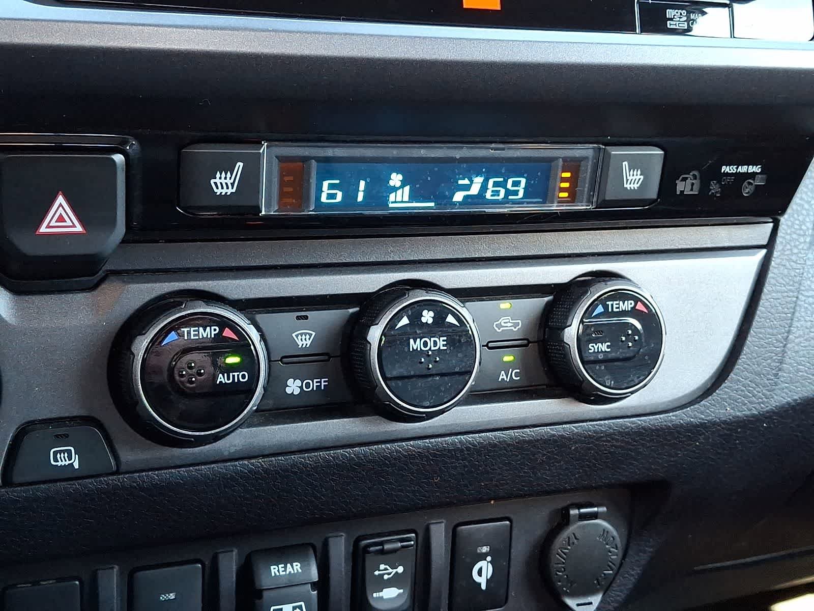 Used 2018 Toyota Tacoma TRD Sport AWD/4WD image 19