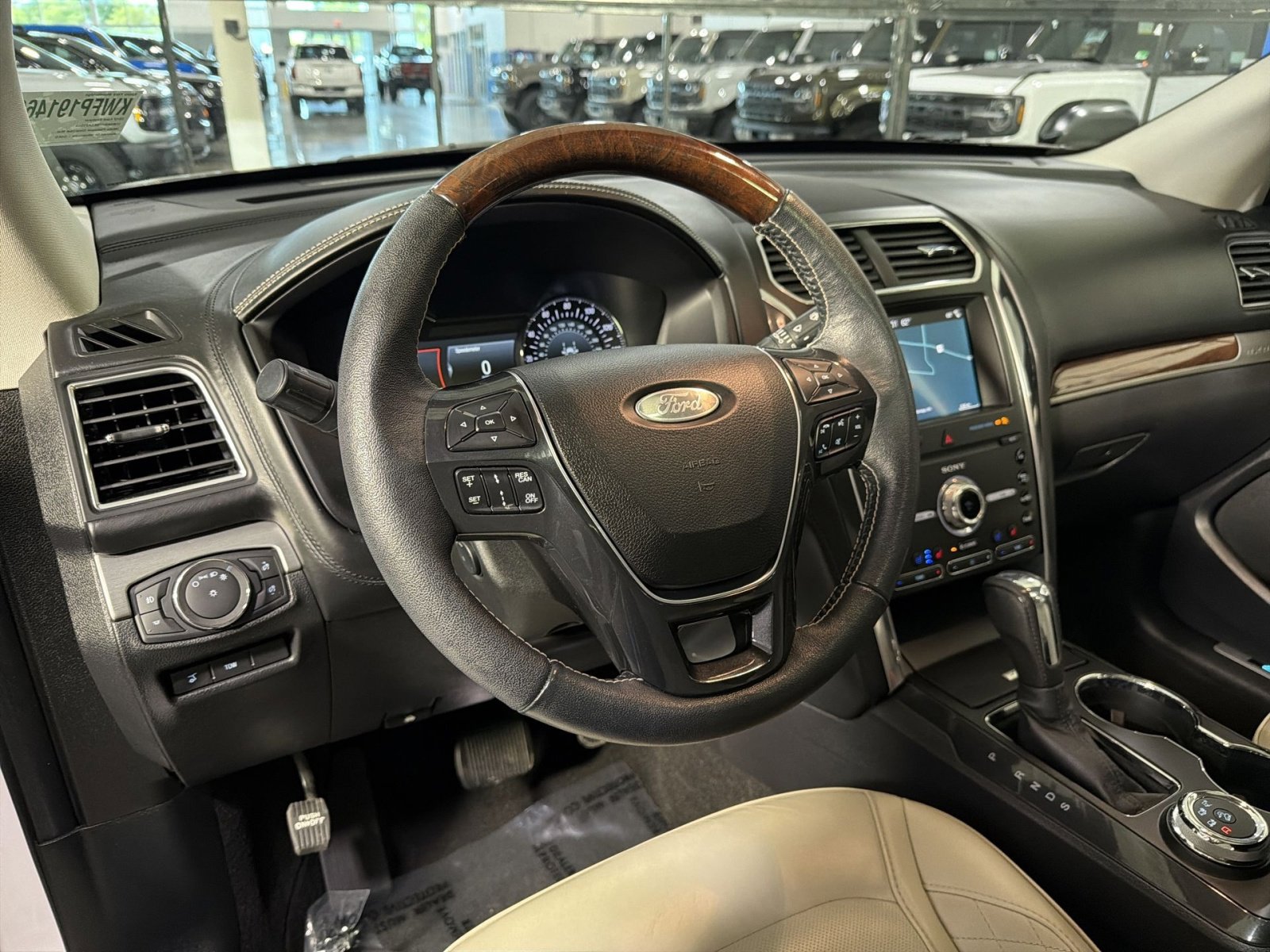 Used 2019 Ford Explorer Platinum AWD/4WD image 37