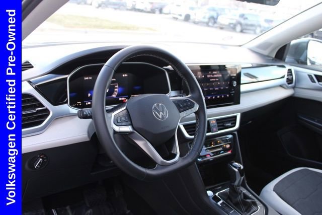 Used 2025 Volkswagen Taos SE w/ Panoramic Sunroof Package image 17
