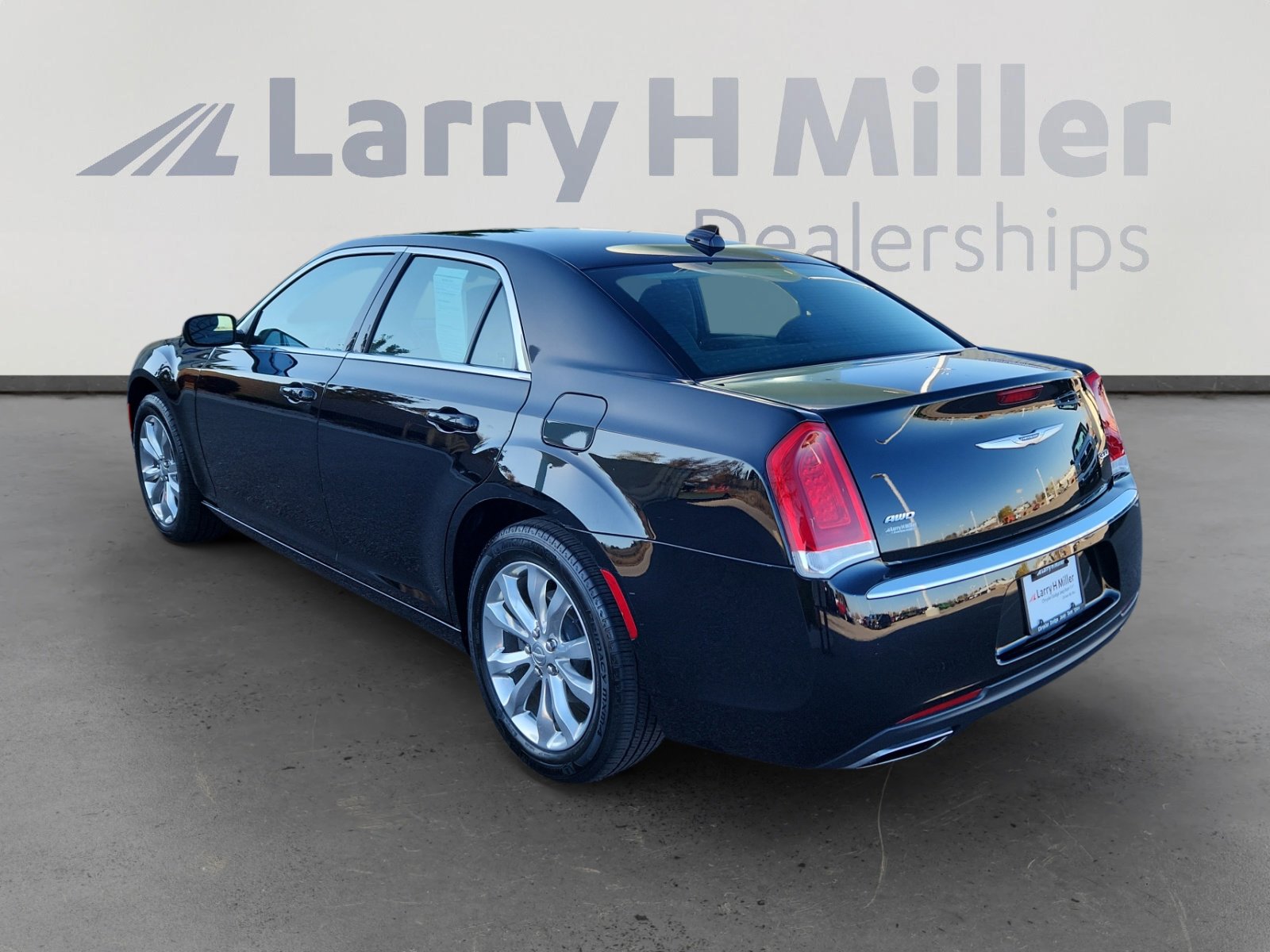 Used 2018 Chrysler 300 Touring image 4