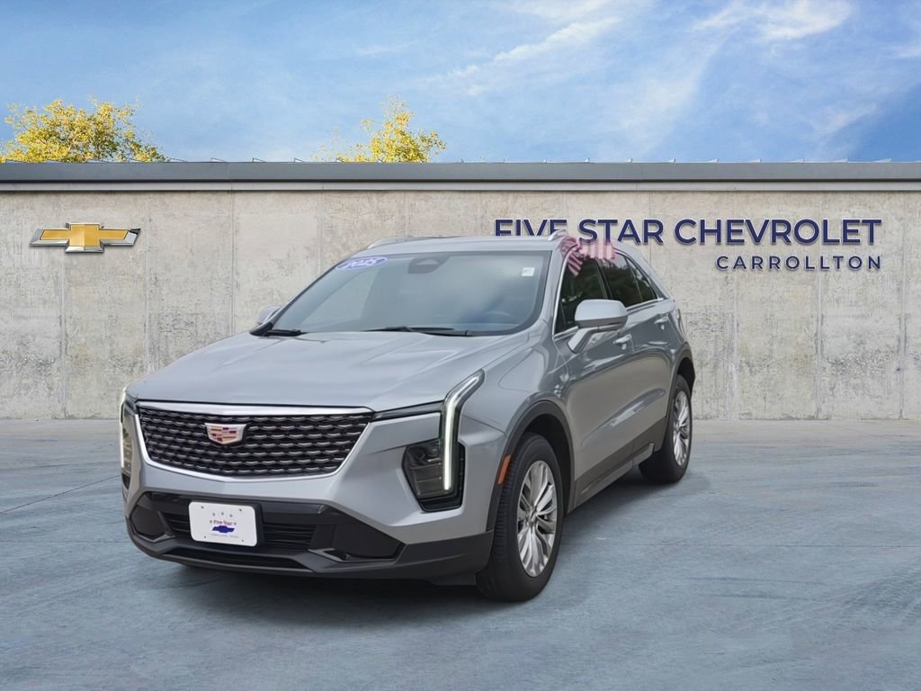 Used 2025 Cadillac XT4 Premium Luxury FWD image 3