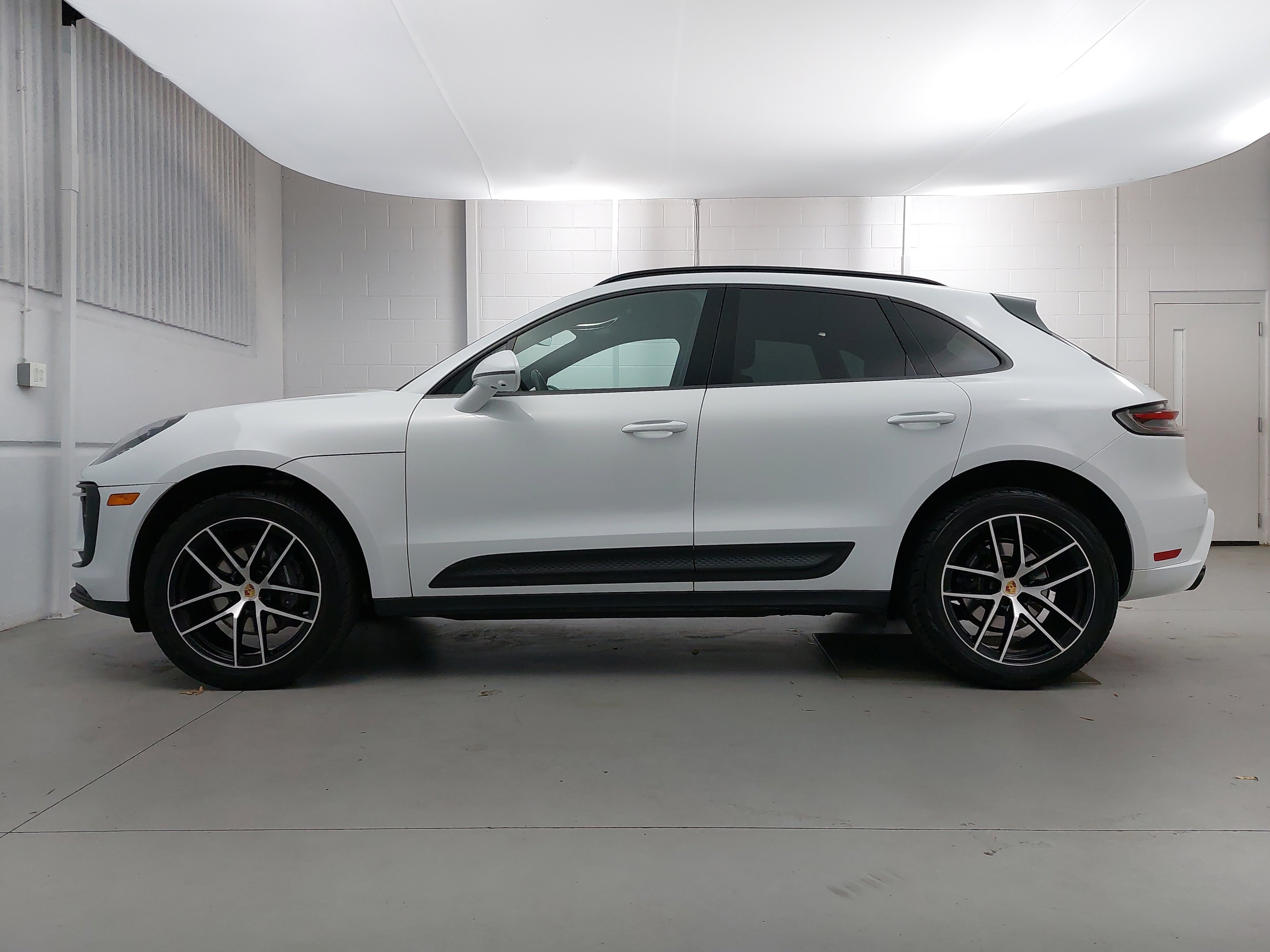 Used 2023 Porsche Macan image 2