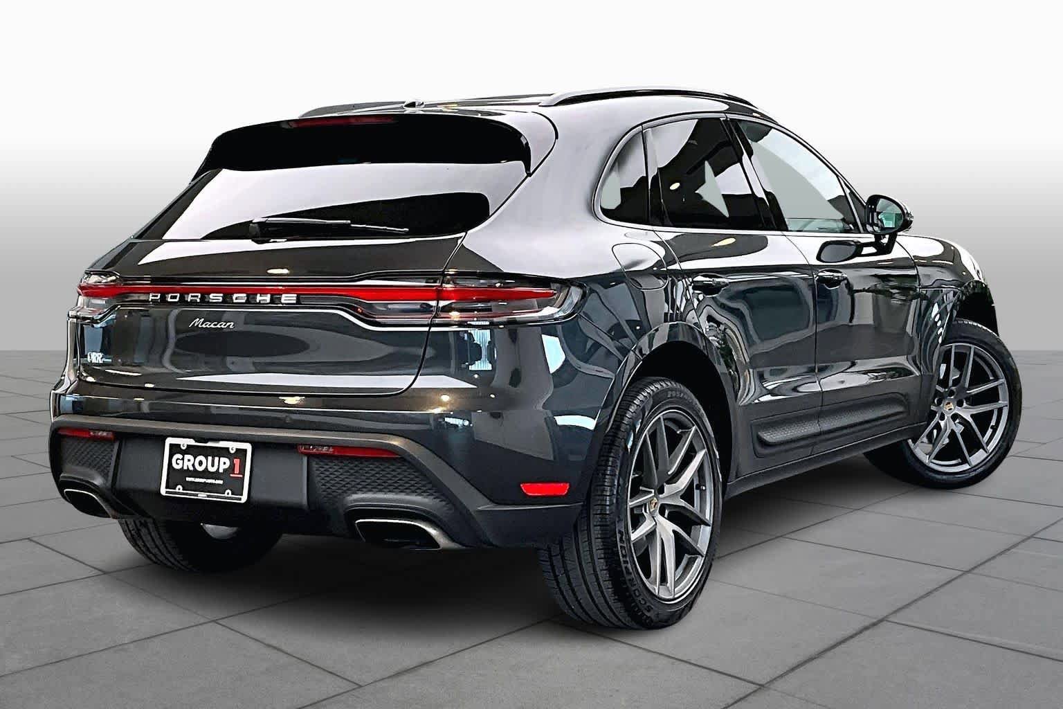 Used 2025 Porsche Macan image 12