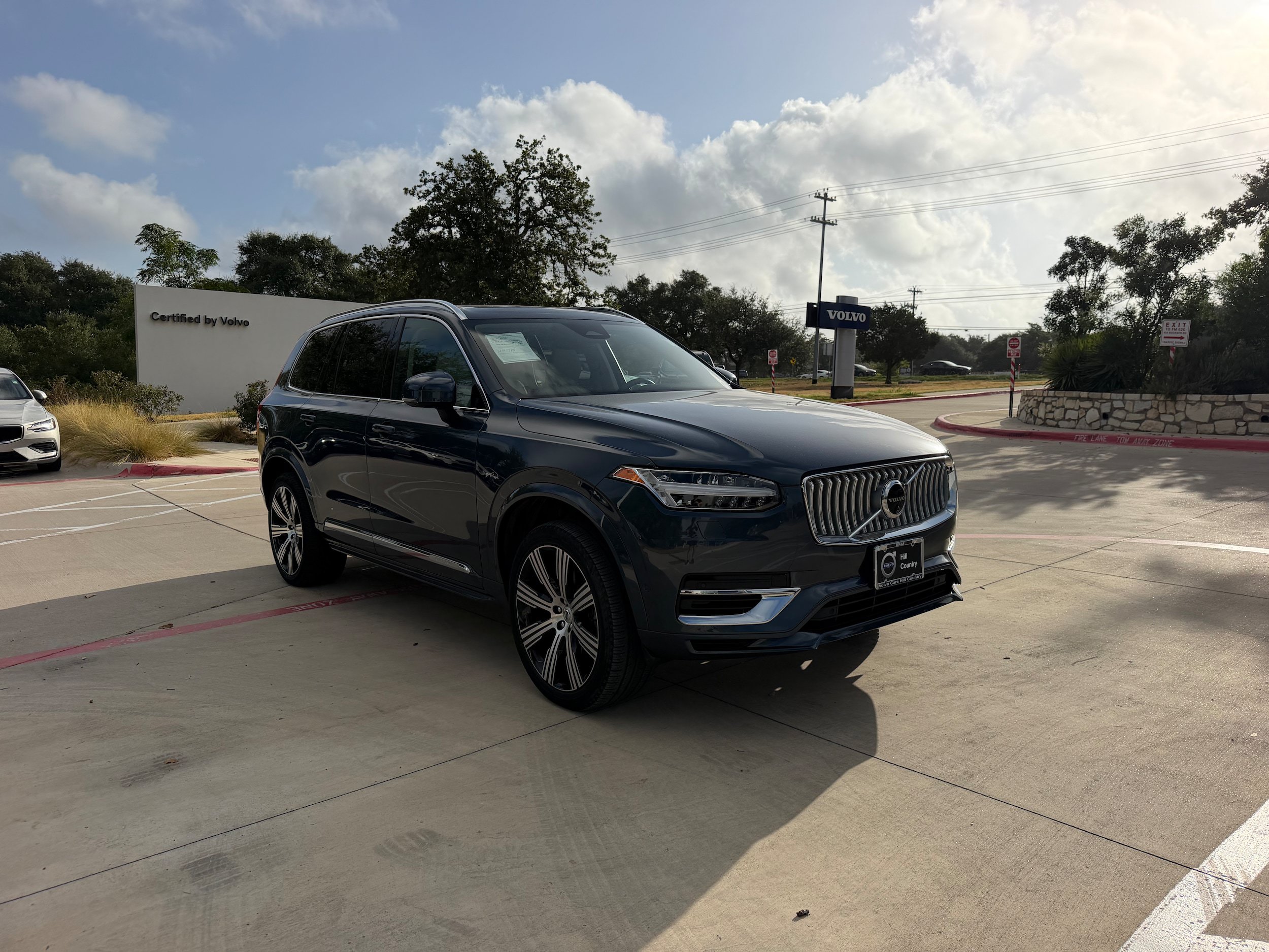 Certified 2024 Volvo XC90 T8 Plus AWD/4WD image 7