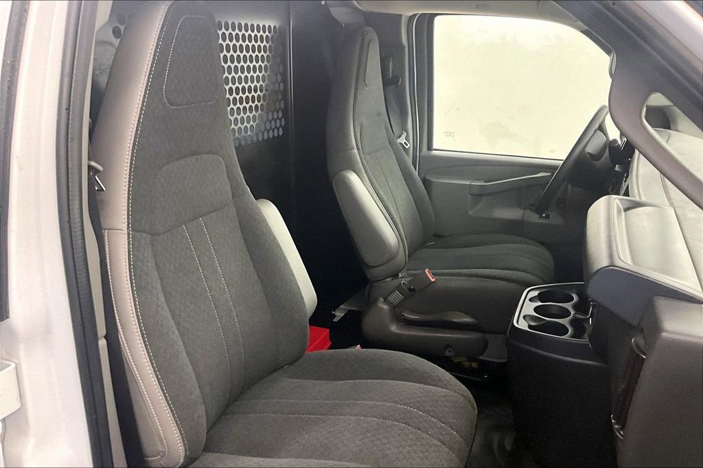 Used 2025 Chevrolet Express 2500 w/ Driver Convenience Package RWD image 5