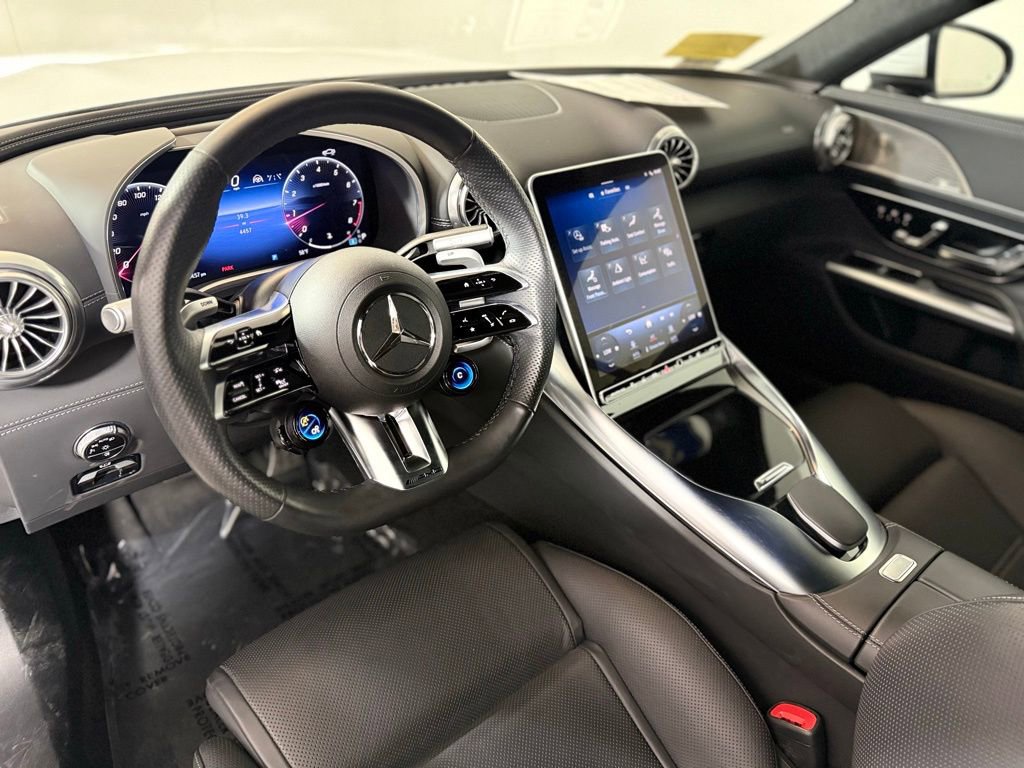 Used 2023 Mercedes-Benz SL 55 AMG 4MATIC w/ Driver Assistance Package image 11