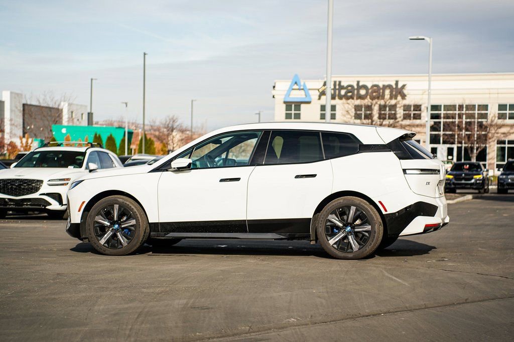 Used 2025 BMW iX xDrive50 image 7