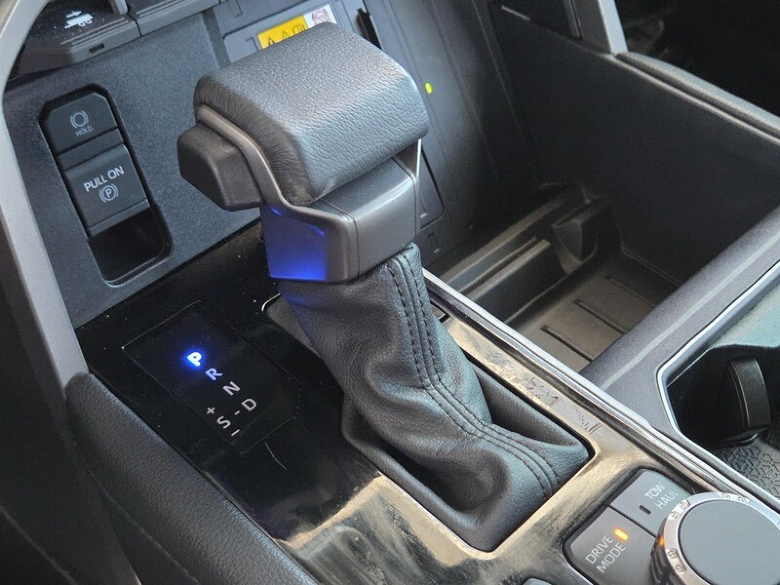Used 2024 Toyota Tundra Limited AWD/4WD image 32