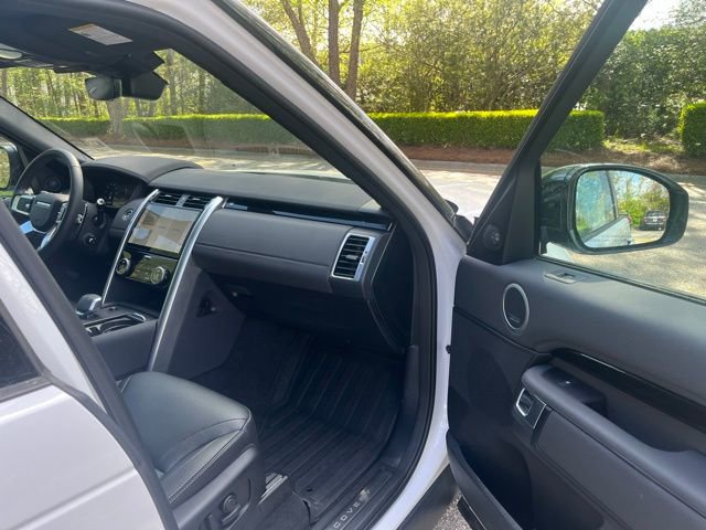 Used 2025 Land Rover Discovery S image 10