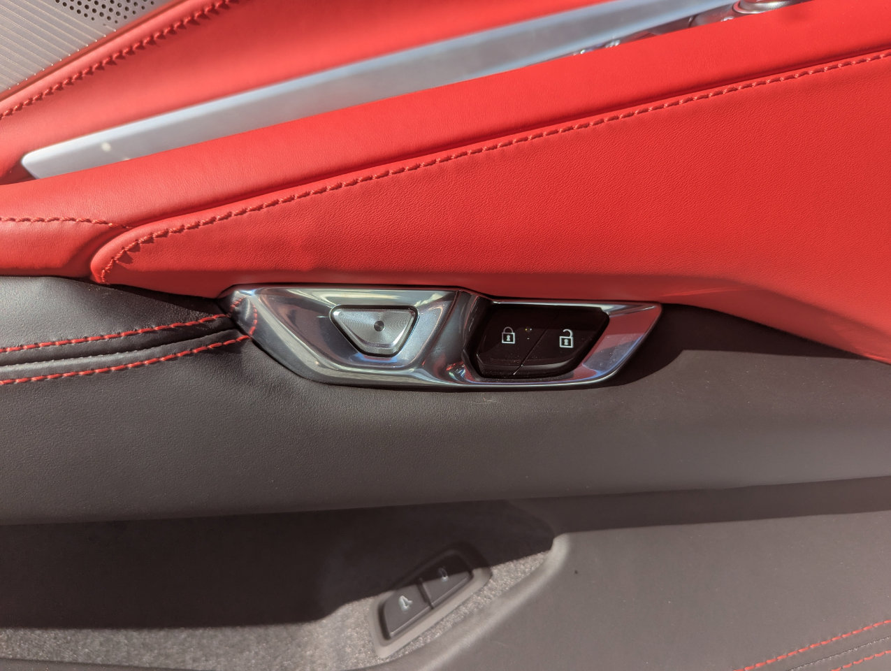 Used 2023 Chevrolet Corvette Stingray Premium Conv w/ Z51 Performance Package RWD image 18