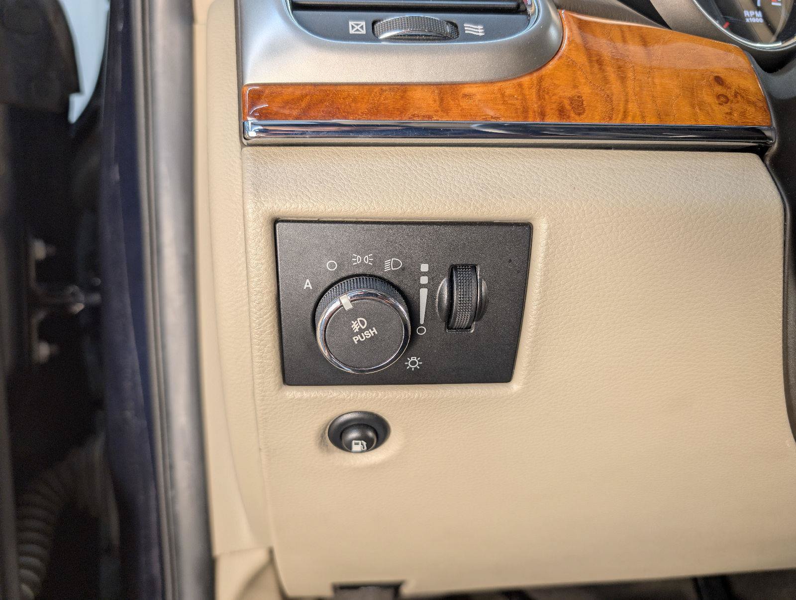 Used 2011 Jeep Grand Cherokee Overland AWD/4WD image 37
