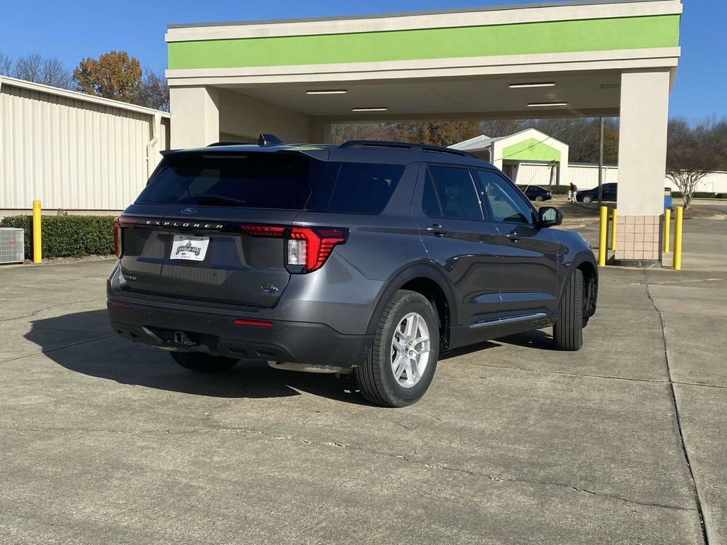 New 2025 Ford Explorer Active image 3