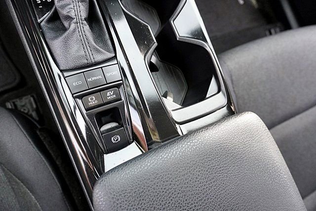 Used 2025 Toyota Camry LE w/ Convenience Package FWD image 30