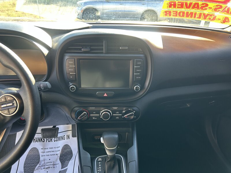 Used 2023 Kia Soul LX FWD image 16