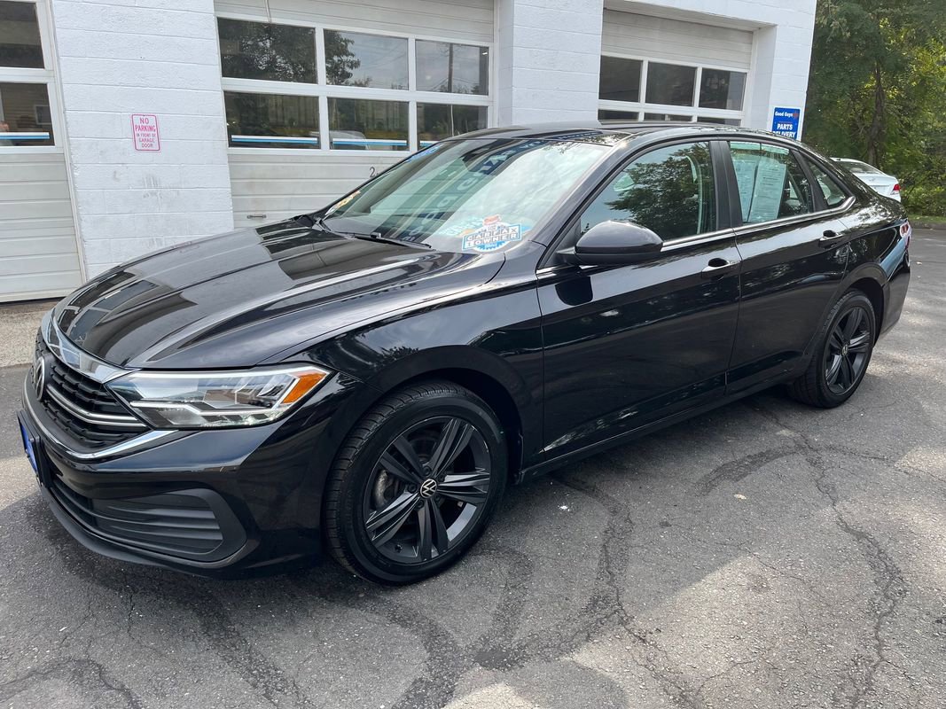 Used 2022 Volkswagen Jetta SE w/ Panoramic Sunroof Package image 3