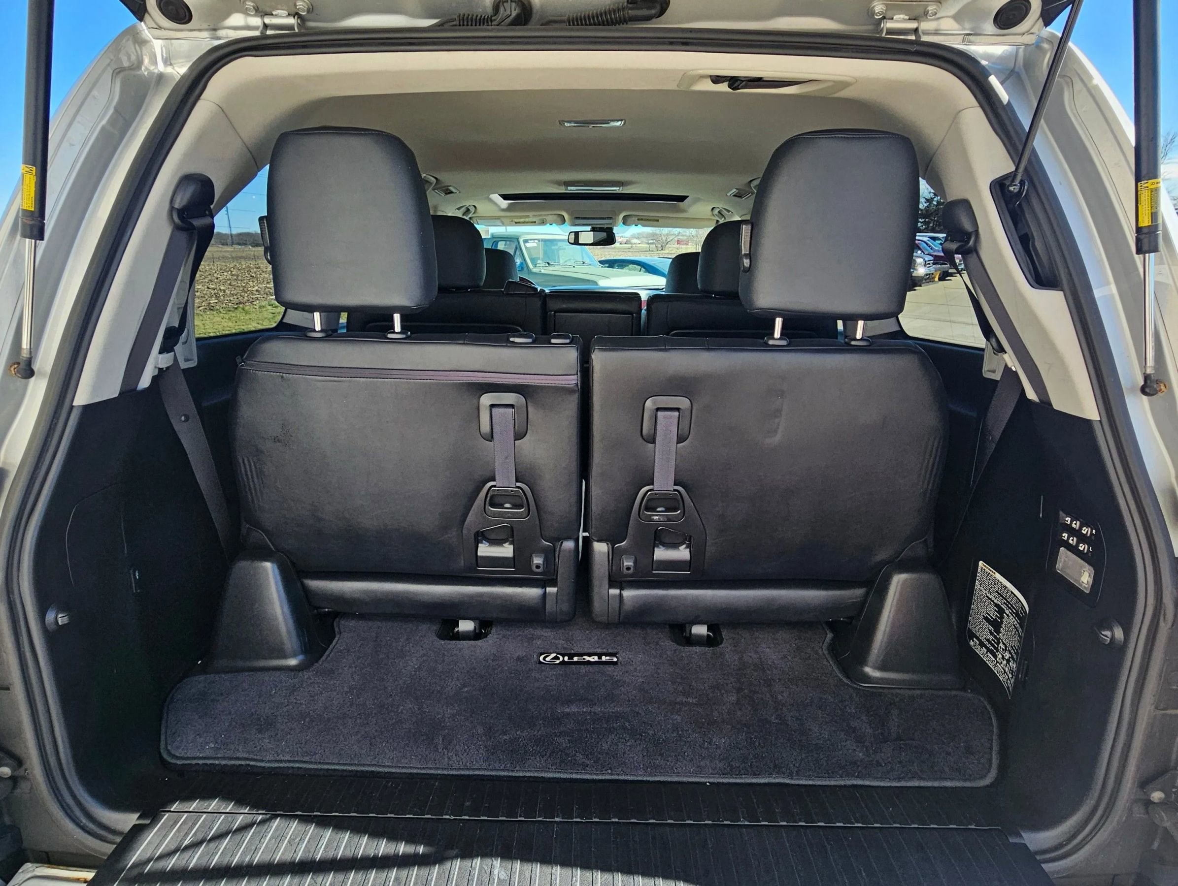 Used 2014 Lexus LX 570 4WD image 16