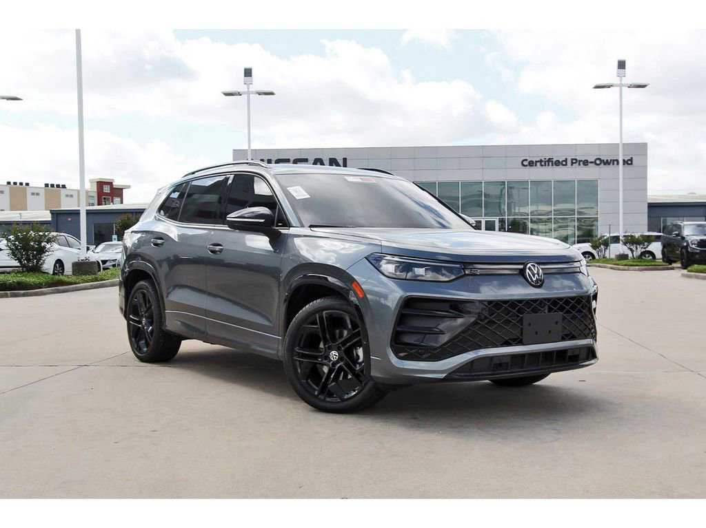 Used 2025 Volkswagen Tiguan SE R-Line