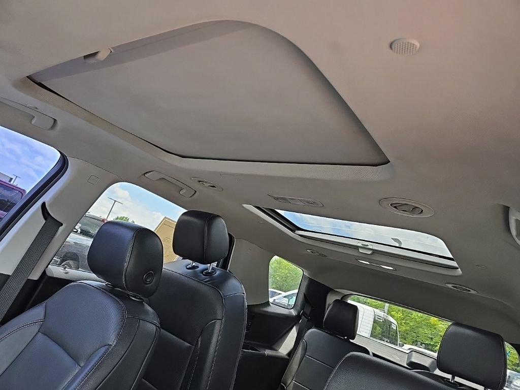 Used 2019 Chevrolet Traverse Premier w/ Driver Confidence II Package FWD image 17