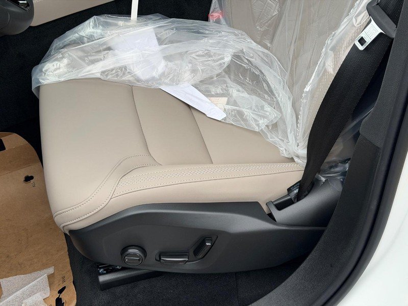 New 2026 Volvo XC90 B6 Plus w/ Protection Package AWD/4WD image 14