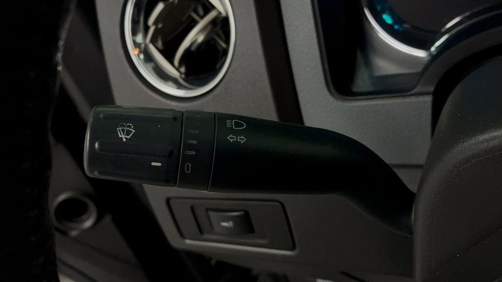 Used 2014 Ford F150 XLT w/ XLT Chrome Package image 31