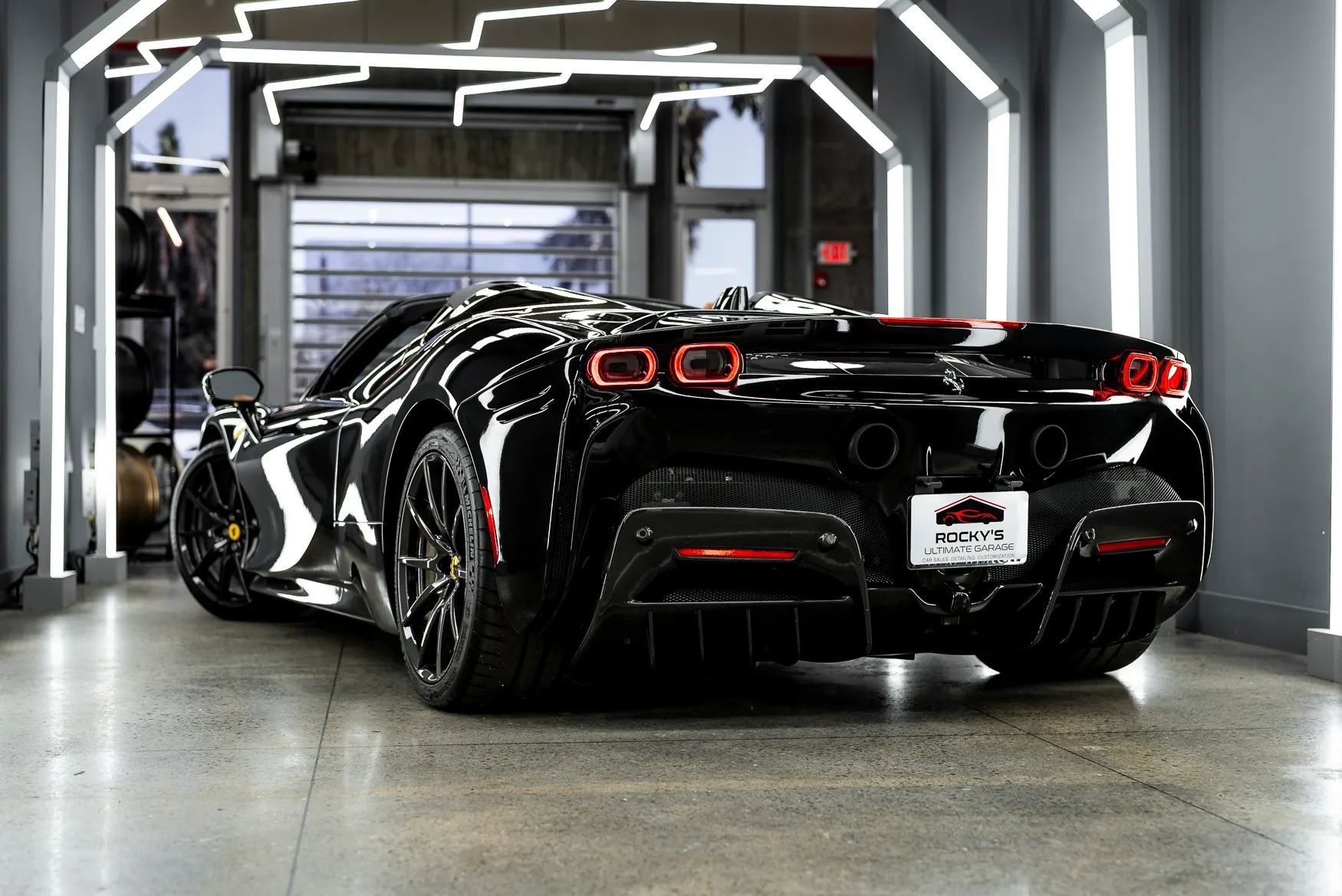 Used 2023 Ferrari SF90 Spider image 8