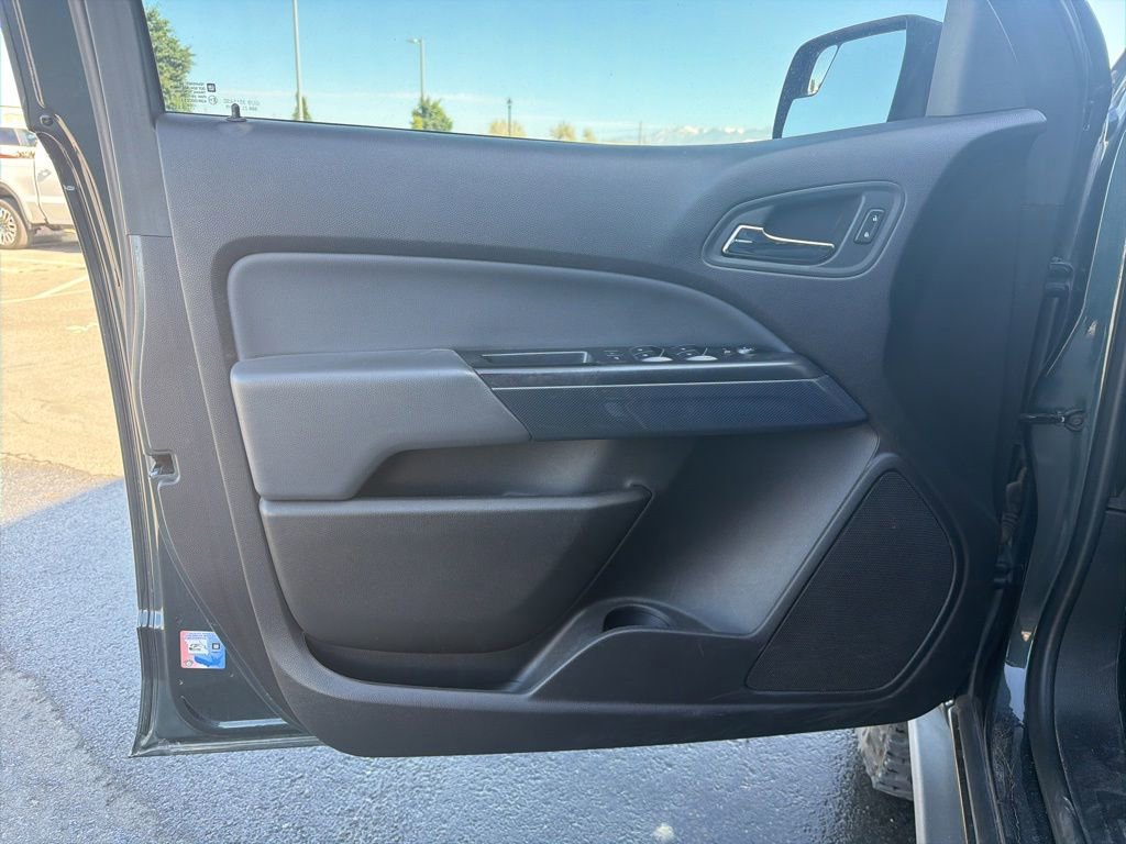 Used 2017 Chevrolet Colorado Z71 AWD/4WD image 9