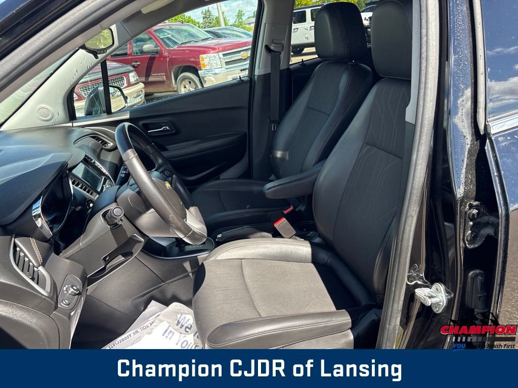 Used 2019 Chevrolet Trax LT w/ LT Convenience Package AWD/4WD image 11