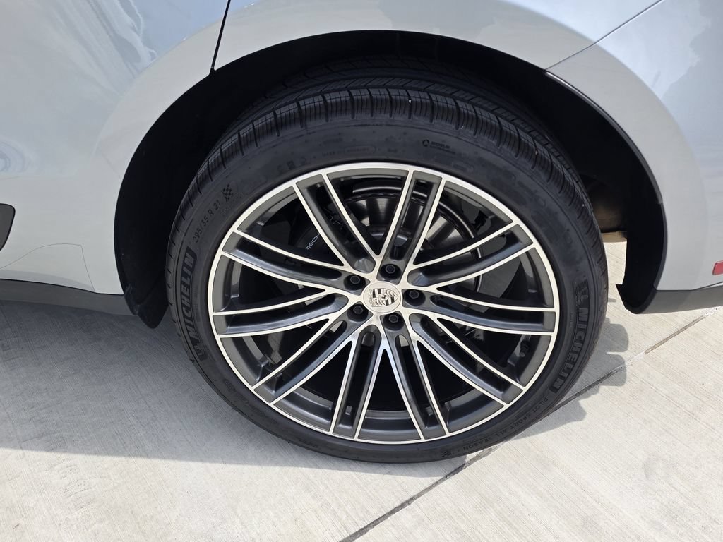 Certified 2026 Porsche Macan AWD/4WD image 30