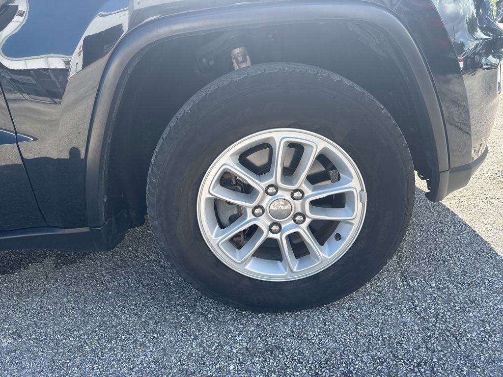 Used 2019 Jeep Grand Cherokee Laredo image 18