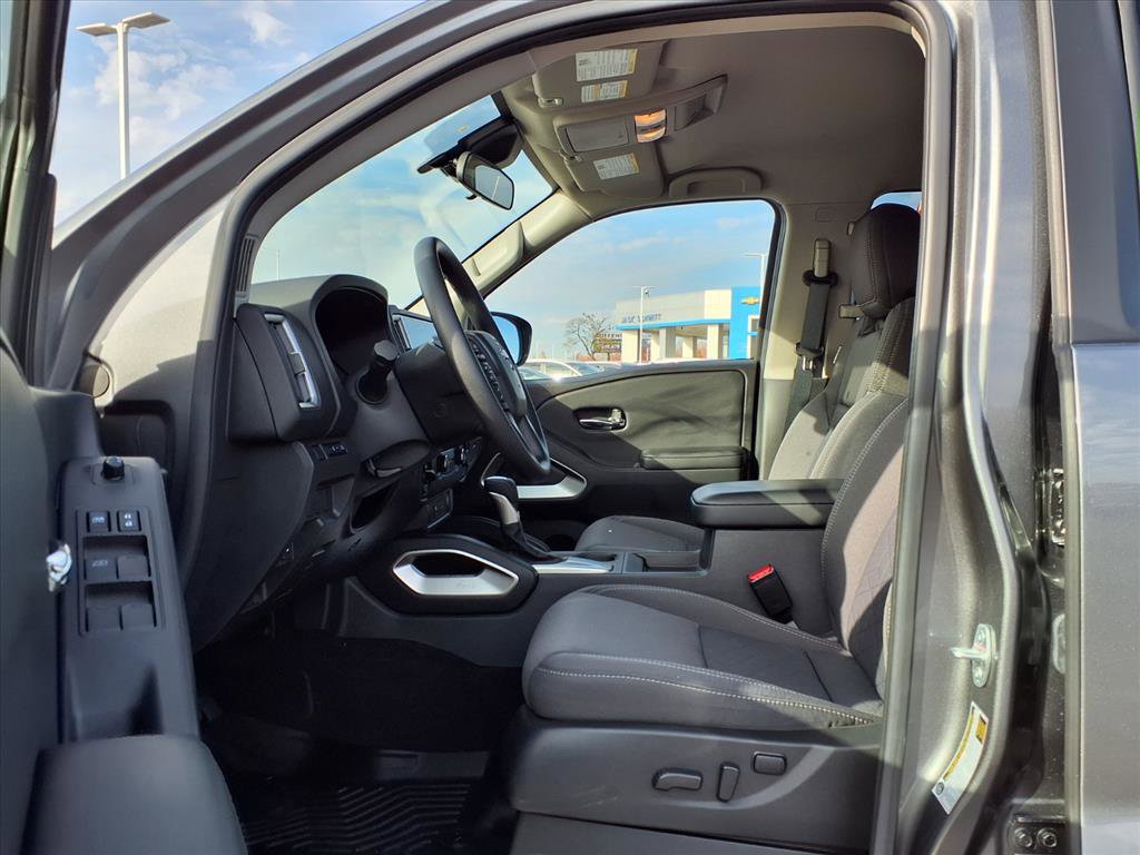 Used 2025 Nissan Frontier SV image 19