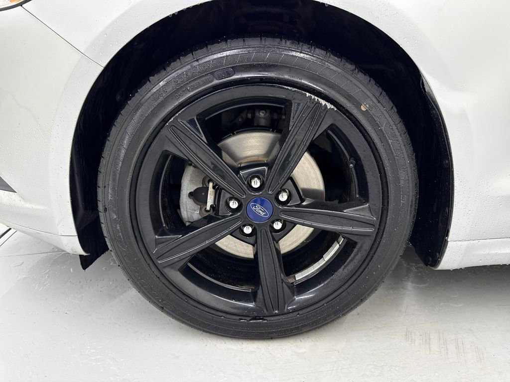 Used 2016 Ford Fusion SE FWD image 9