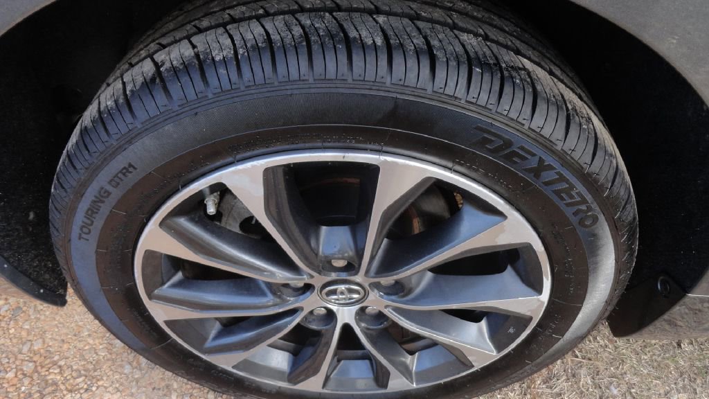 Used 2018 Toyota Avalon XLE image 24