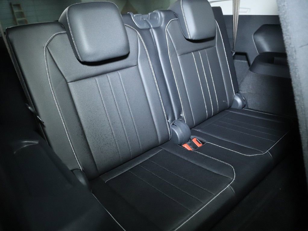 Used 2024 Volkswagen Tiguan SE image 34