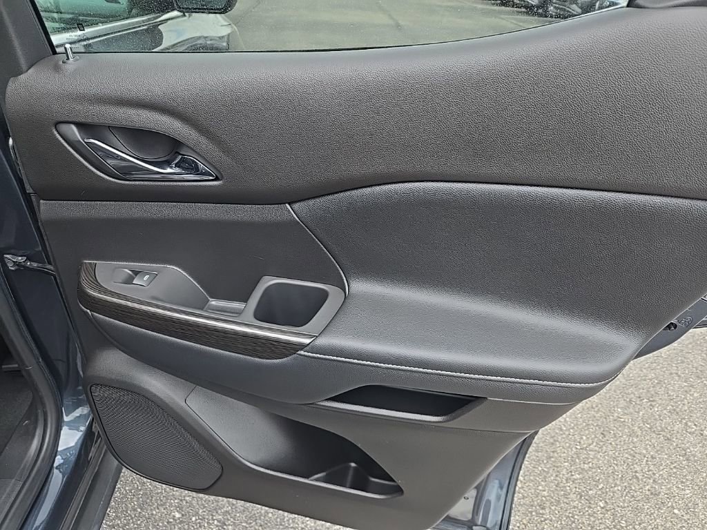 Used 2019 GMC Acadia SLT w/ LPO, Floor Liner Package FWD image 33