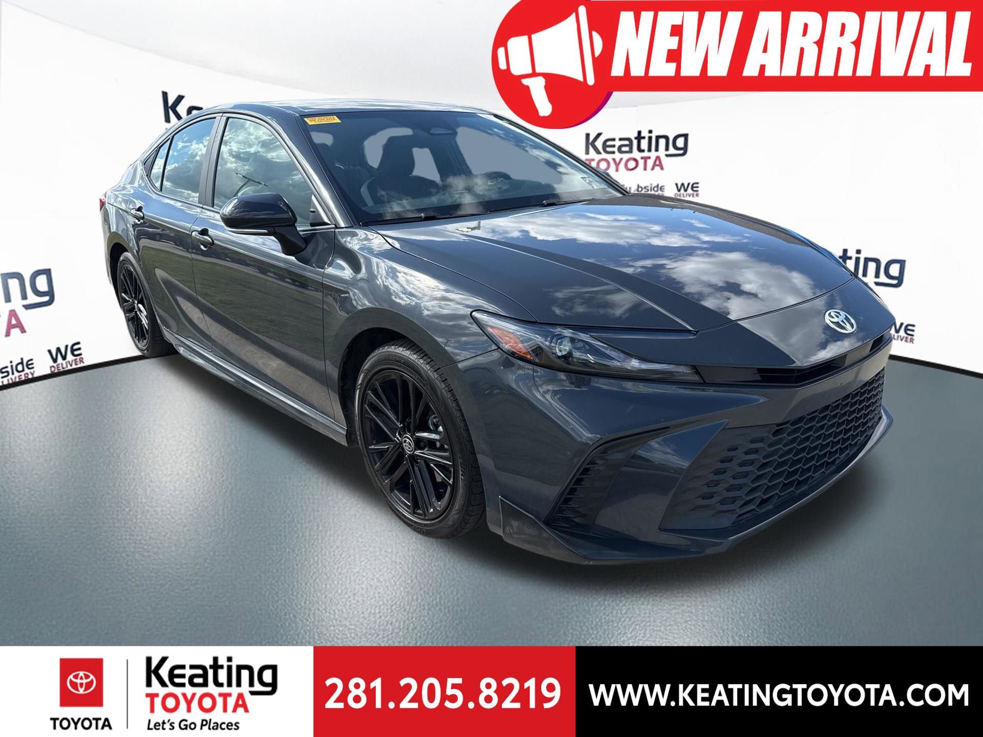 Used 2025 Toyota Camry SE image 1